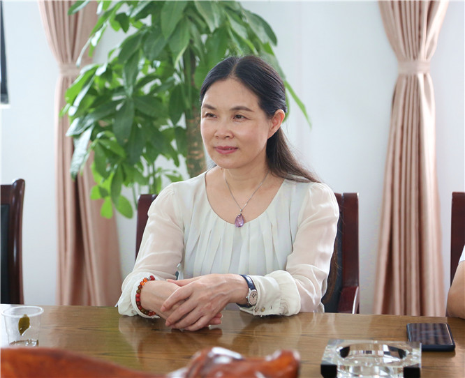 张业梅.jpg