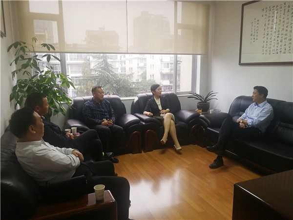 杨成英副市长会见 (2)_副本.jpg