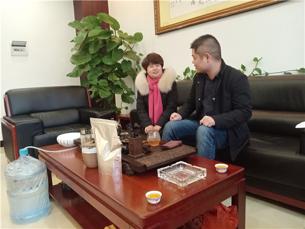 胡湘萍与非公企业负责人交流_副本.jpg 胡湘萍与非公企业负责人交流_副本.jpg