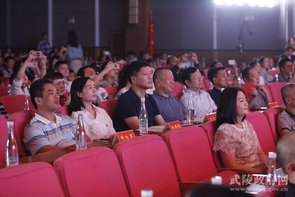 市、区领导和统一战线各界代表人士.jpg