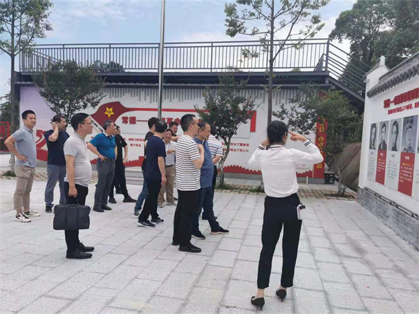 听取赵必振生平事迹.jpg