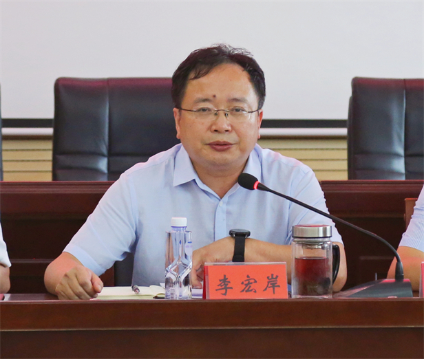 李宏岸主持.jpg