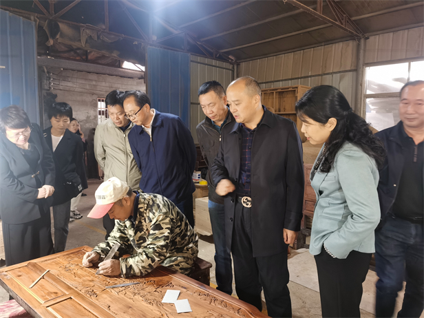 考察桃源木雕.jpg