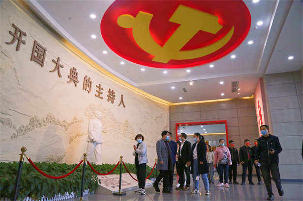 参观2.jpg