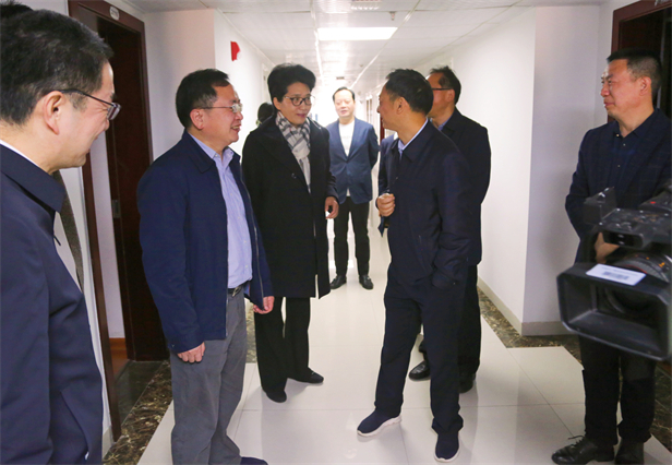 黄清宇主席走访市工商联03.jpg 黄清宇主席走访市工商联03.jpg