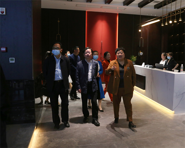 走访市女商会企业 (1).jpg