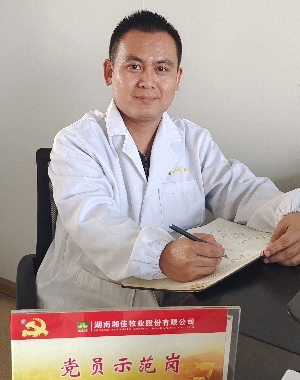 覃青云_副本.jpg
