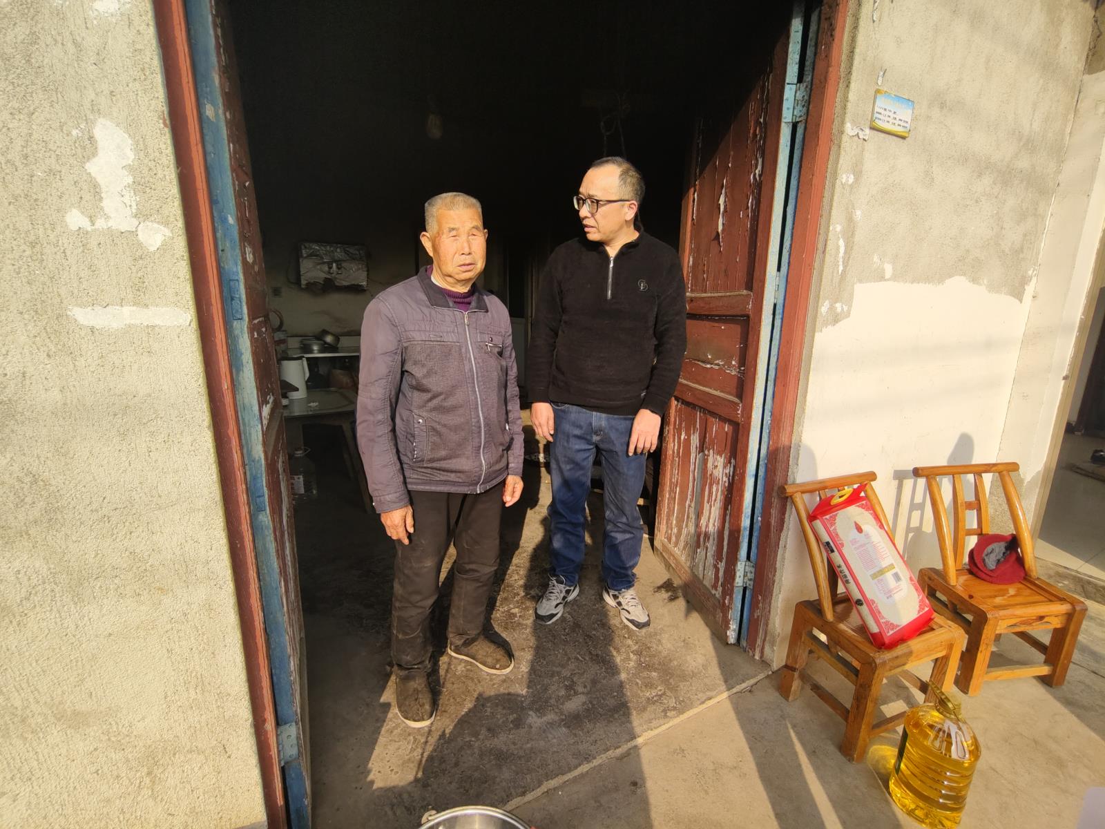 20250120  慰问贫困户.jpg